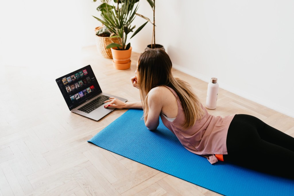 Picture of: Fit in the Homeoffice – Our Tips for Staying Fit • IT Center Blog